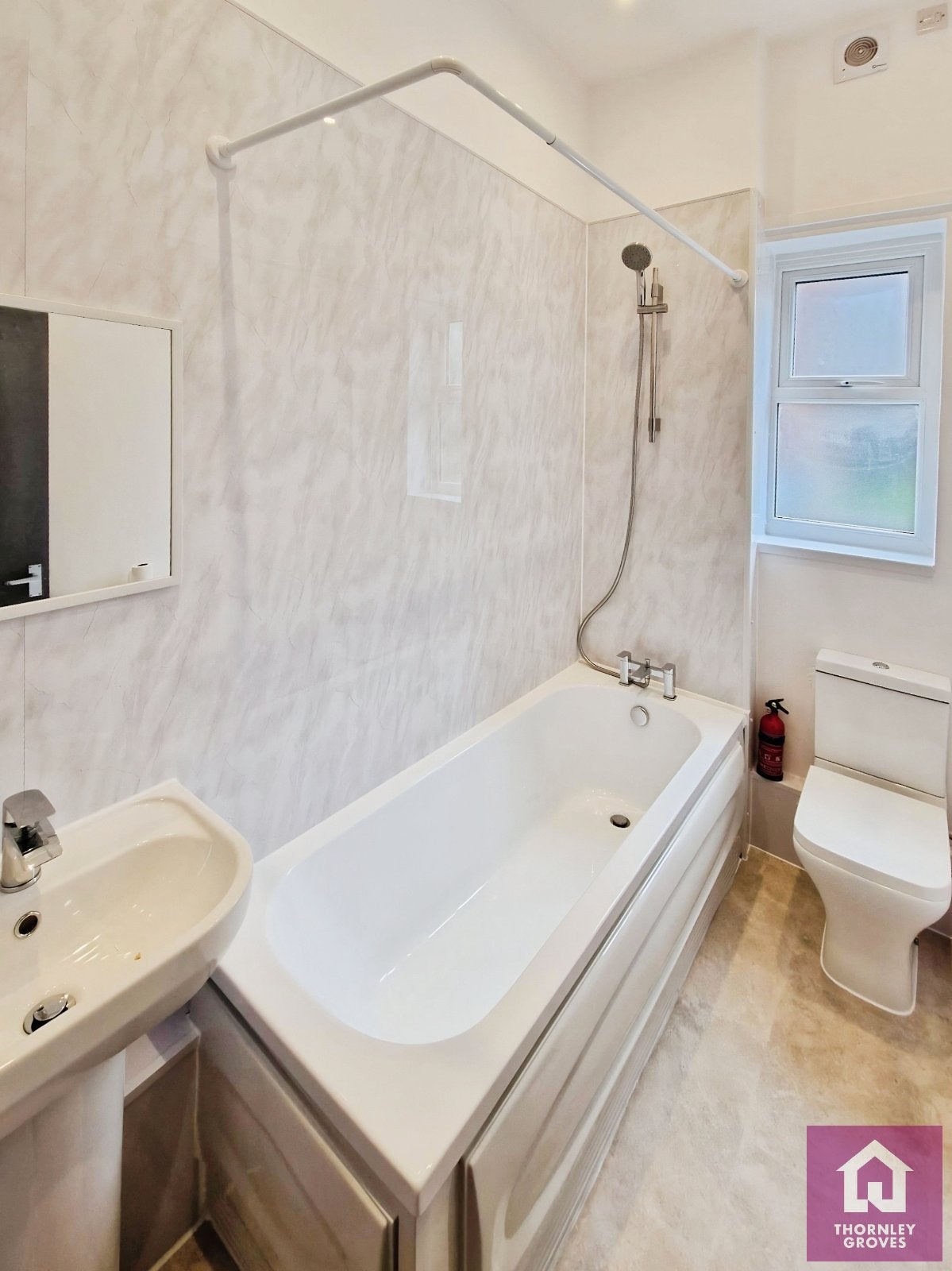 Flat Belgrave Crescent in Manchester