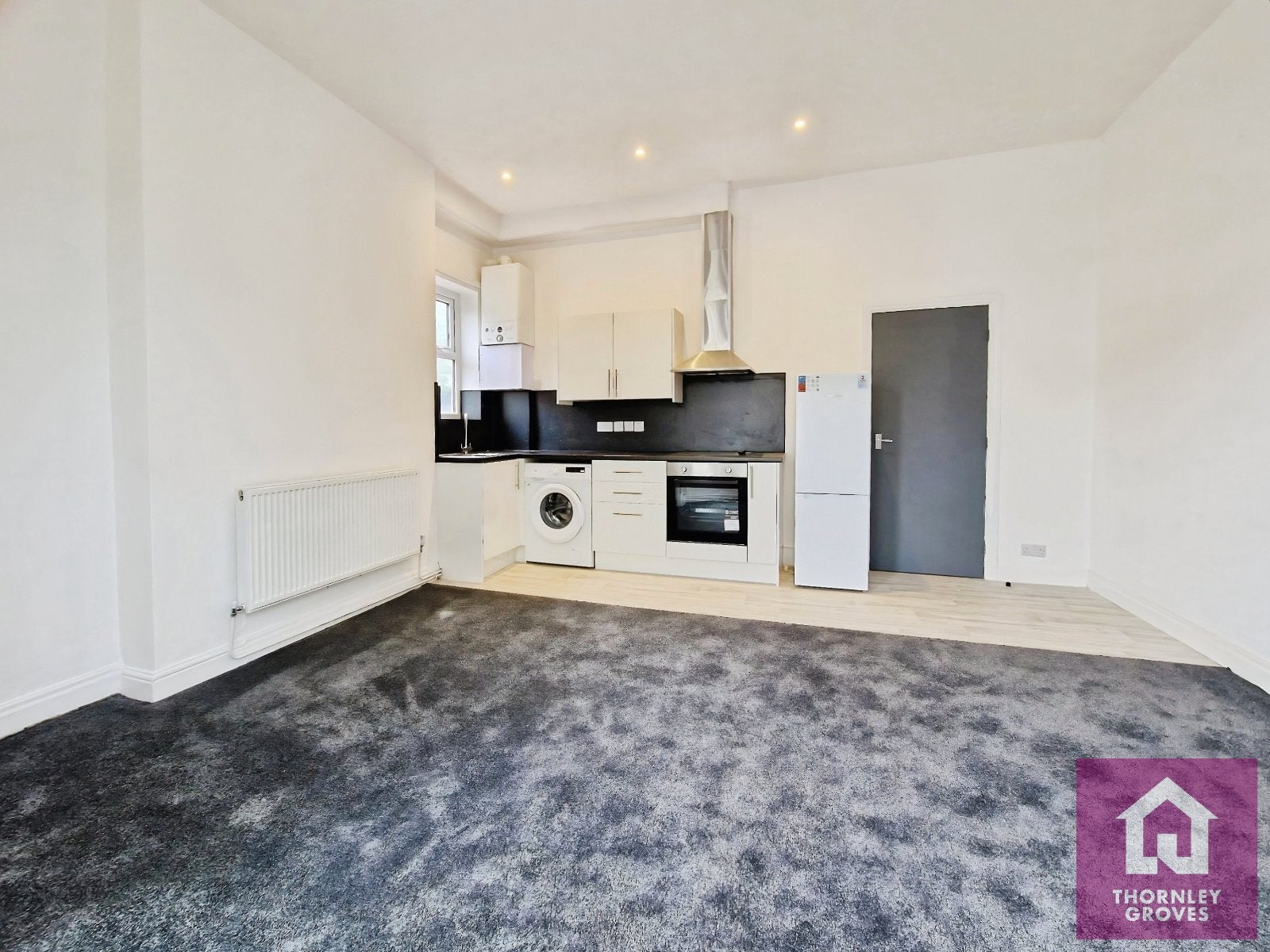 Flat Belgrave Crescent in Manchester