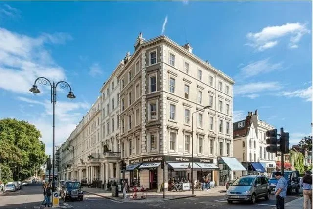 Flat Stanhope Mews South in Greater London