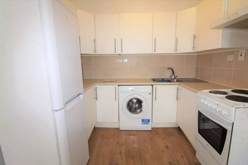 Flat Percival Road in Greater London