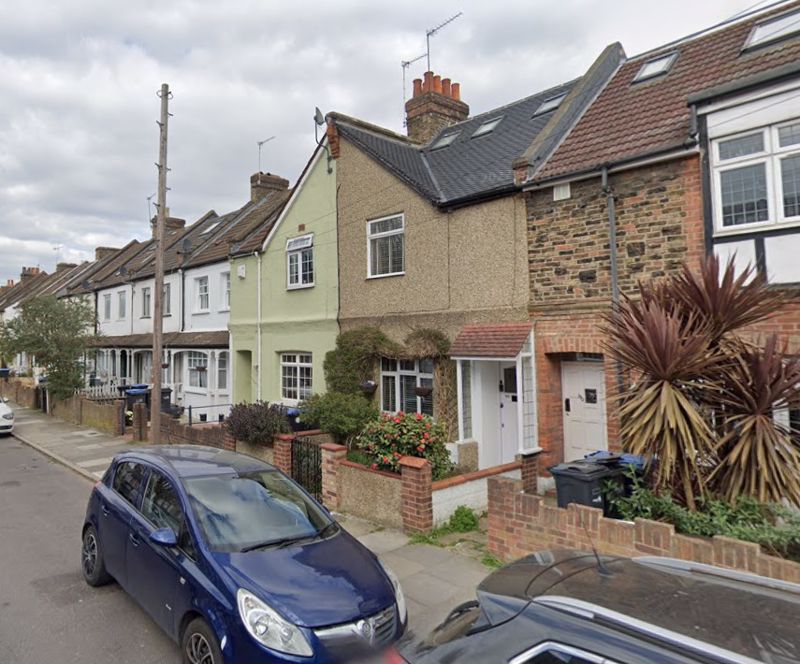 Flat Percival Road in Greater London