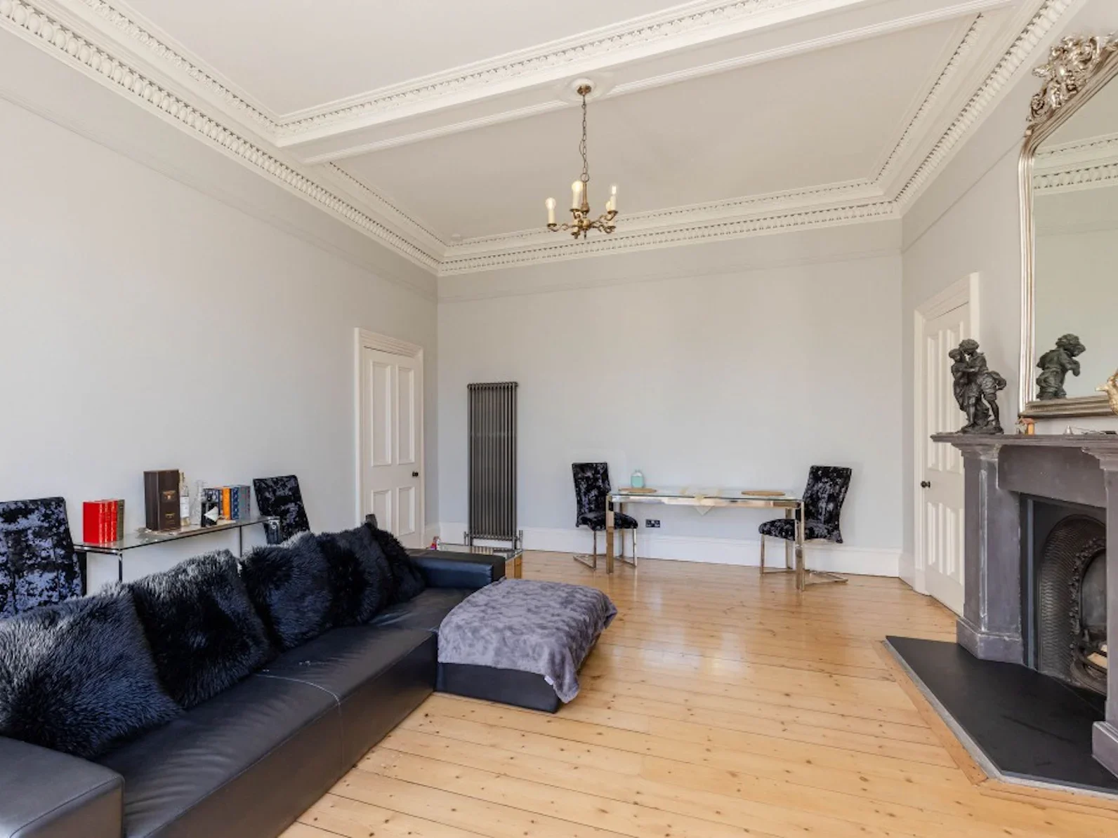 Flat Findhorn Place in City of Edinburgh