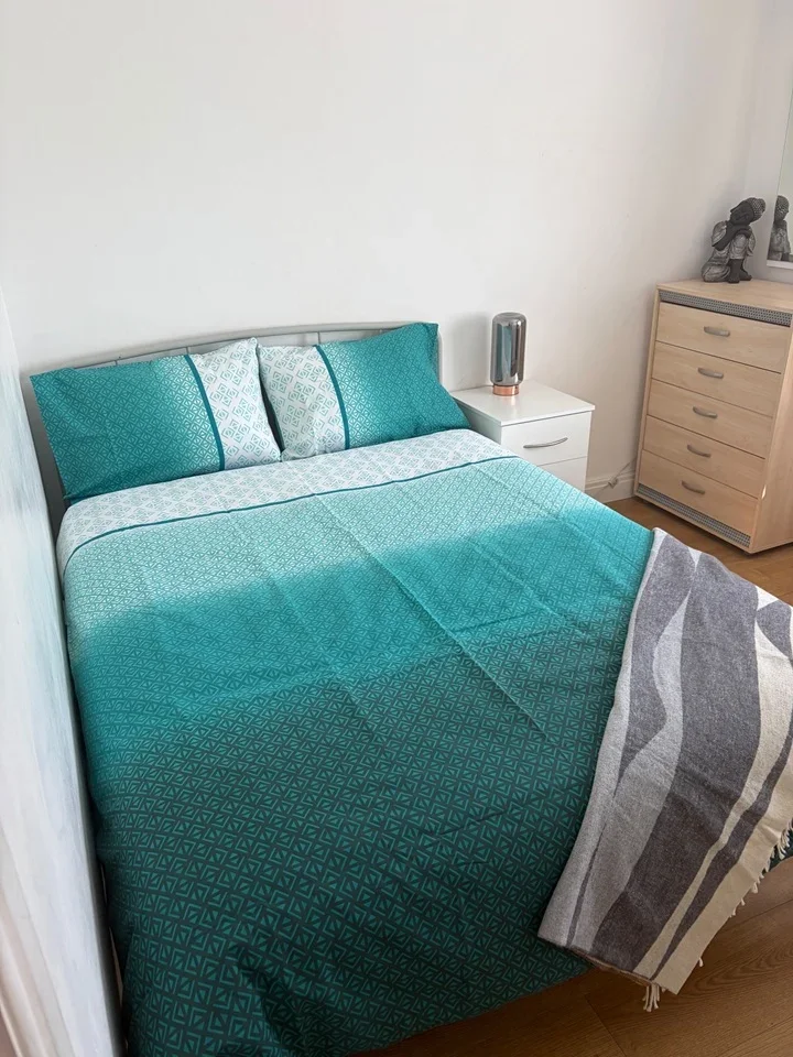 Room Long Grove Road in Epsom and Ewell