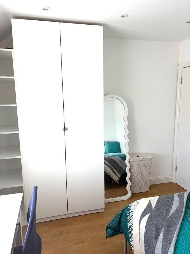 Room Long Grove Road in Epsom and Ewell
