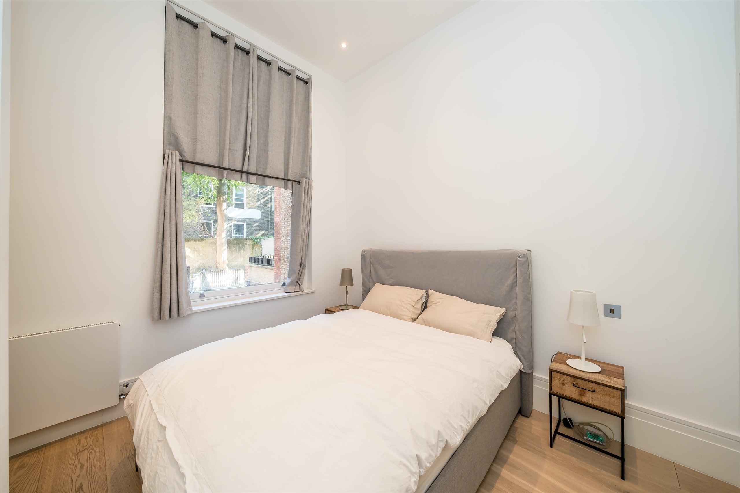 Flat Barkston Gardens in Greater London