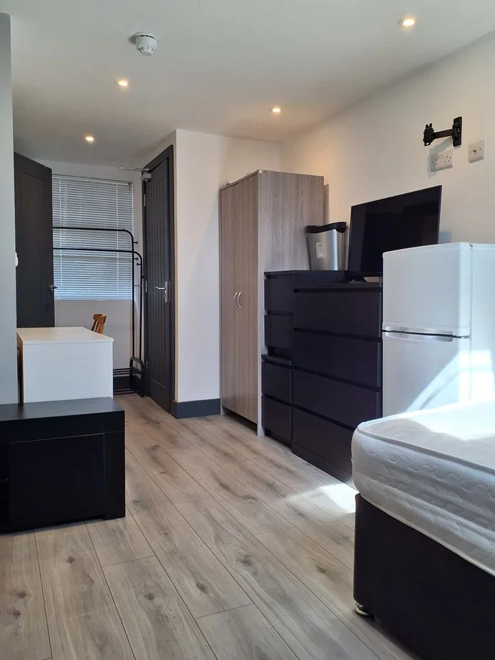 Room Priestfield Road in Gillingham
