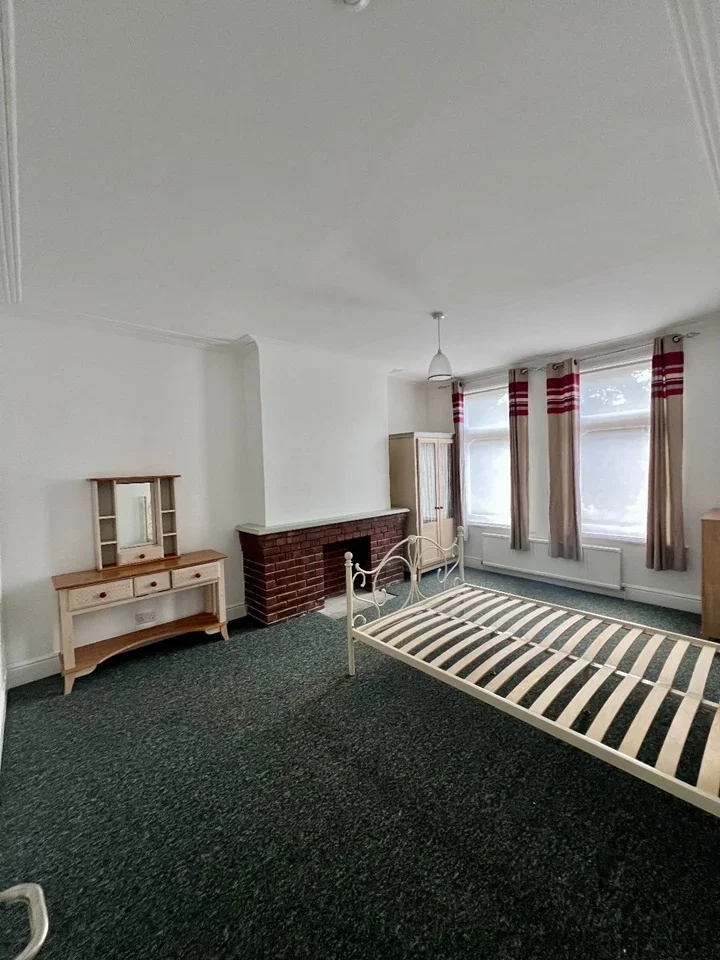 Room The Mall in Greater London