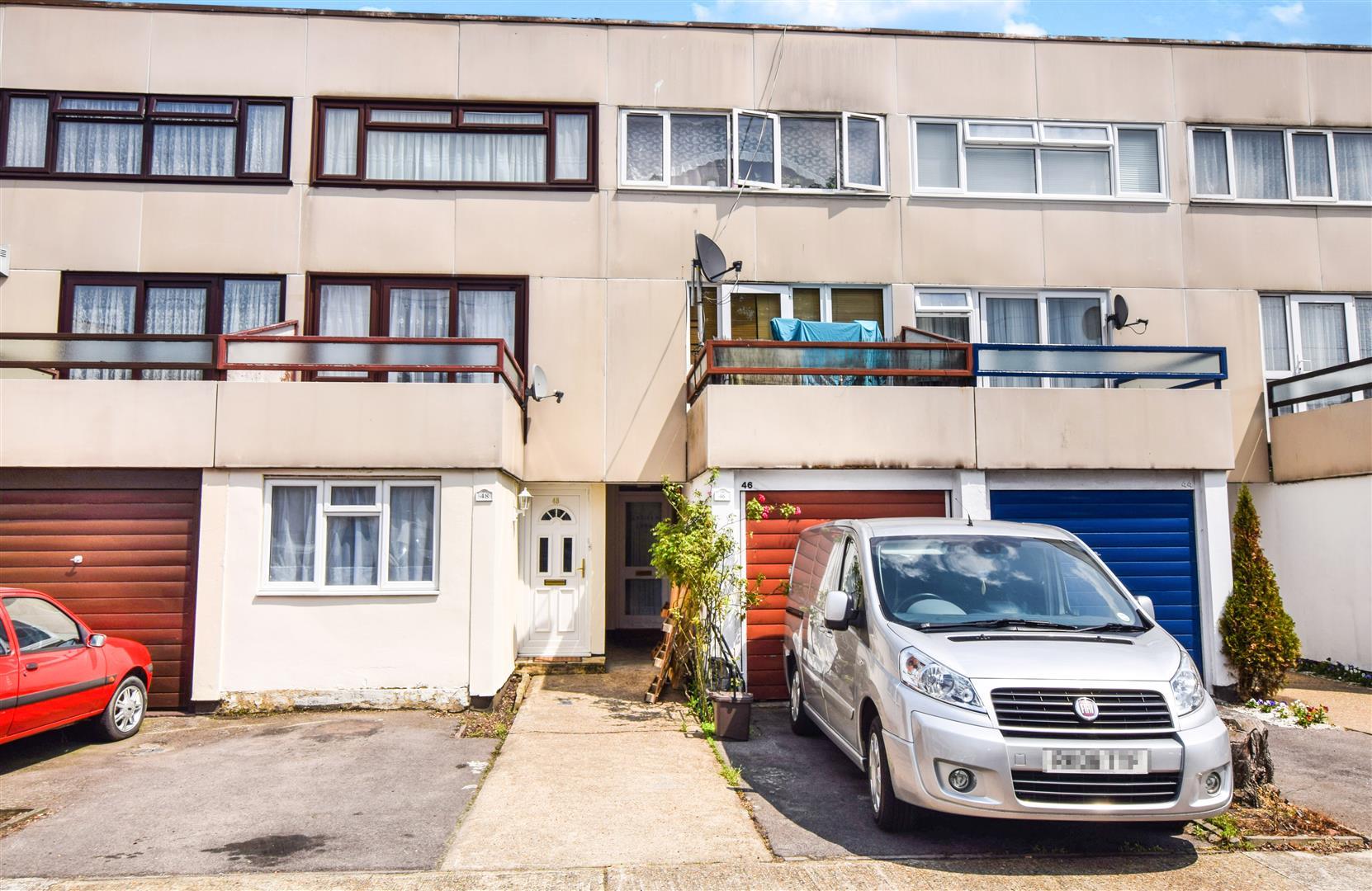 House Gale Close in Greater London