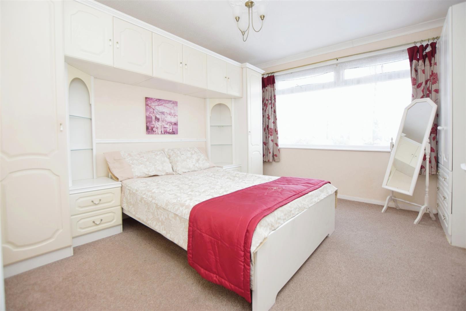 House Gale Close in Greater London
