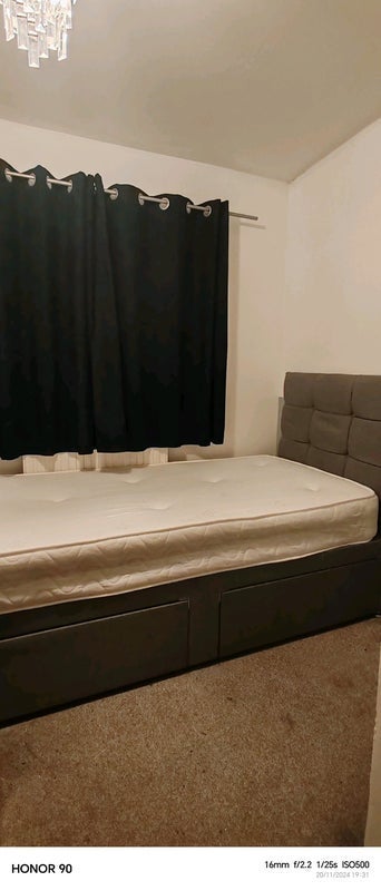 Flat Lavington Close in Crawley