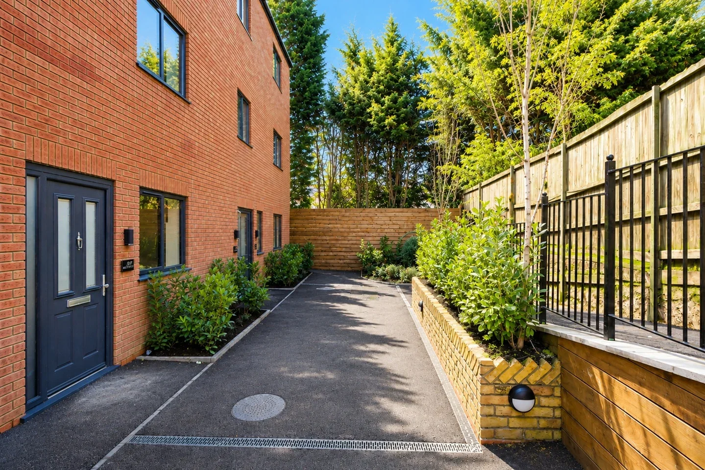 Flat Bushey Grove Road in Hertsmere