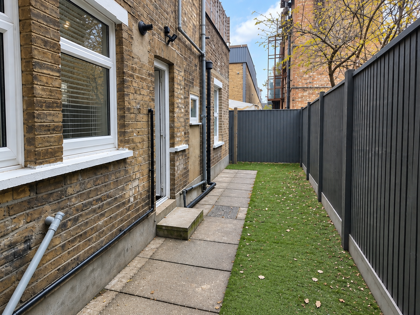 Flat Ellerslie Square in Greater London