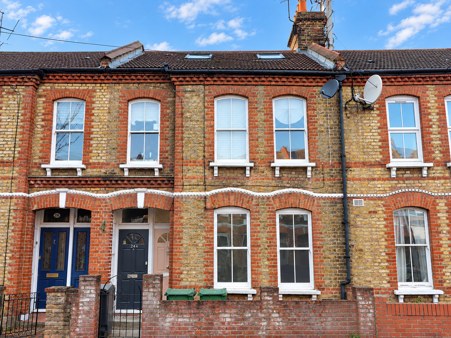 Flat Ellerslie Square in Greater London