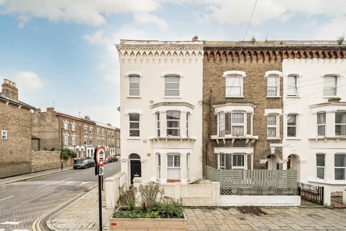Flat Santley Street in Greater London
