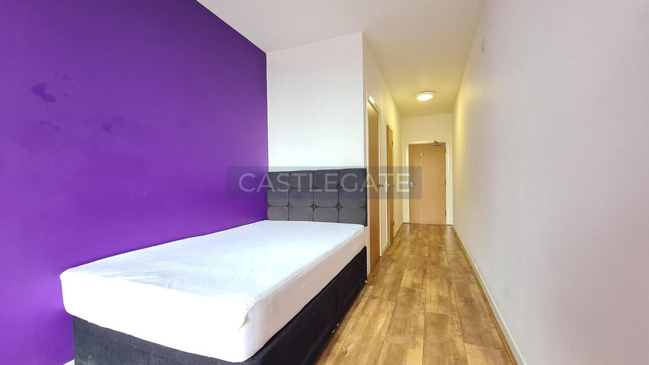 Room Threadneedle Street in Kirklees