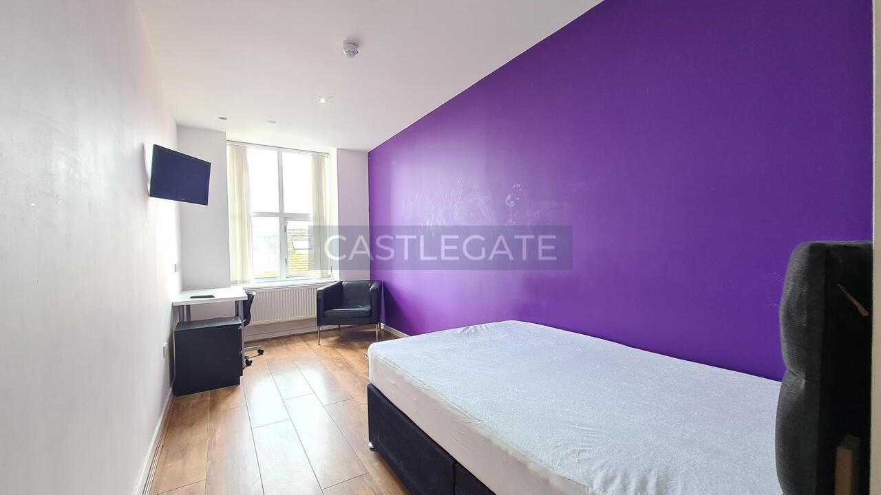 Room Threadneedle Street in Kirklees