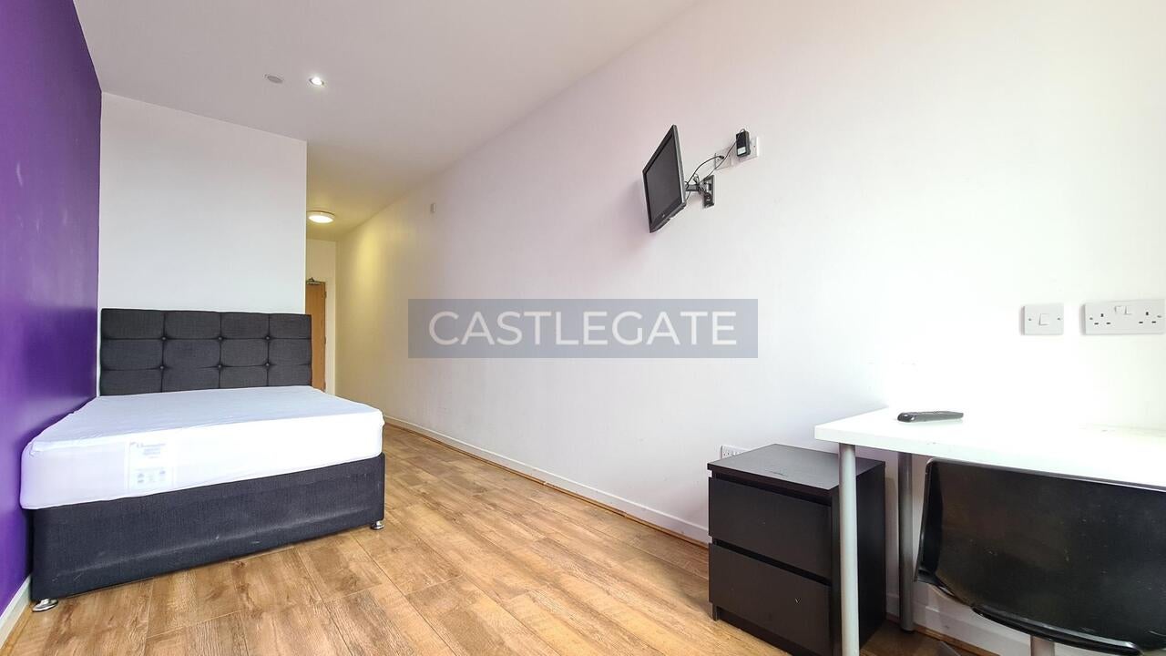 Room Threadneedle Street in Kirklees