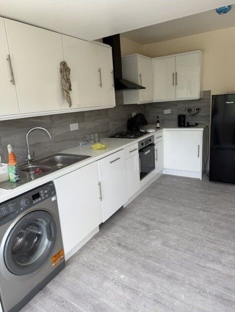 Flat Willenhall Road in Greater London