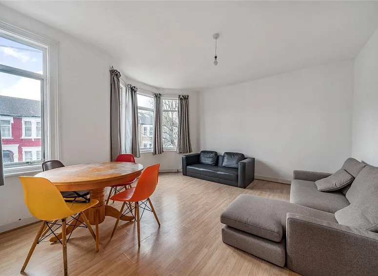 Flat Beresford Road in Greater London