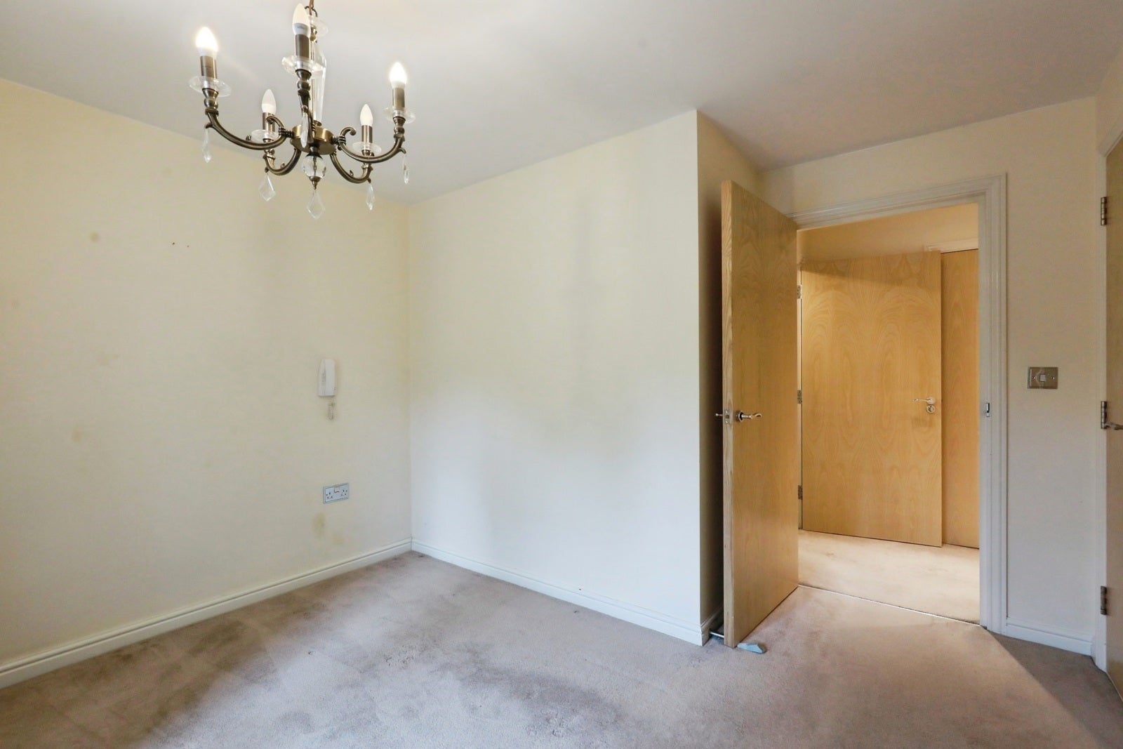 Flat Coachman's Court in Cotswold District