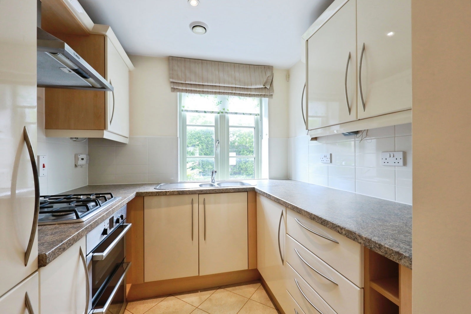 Flat Coachman's Court in Cotswold District