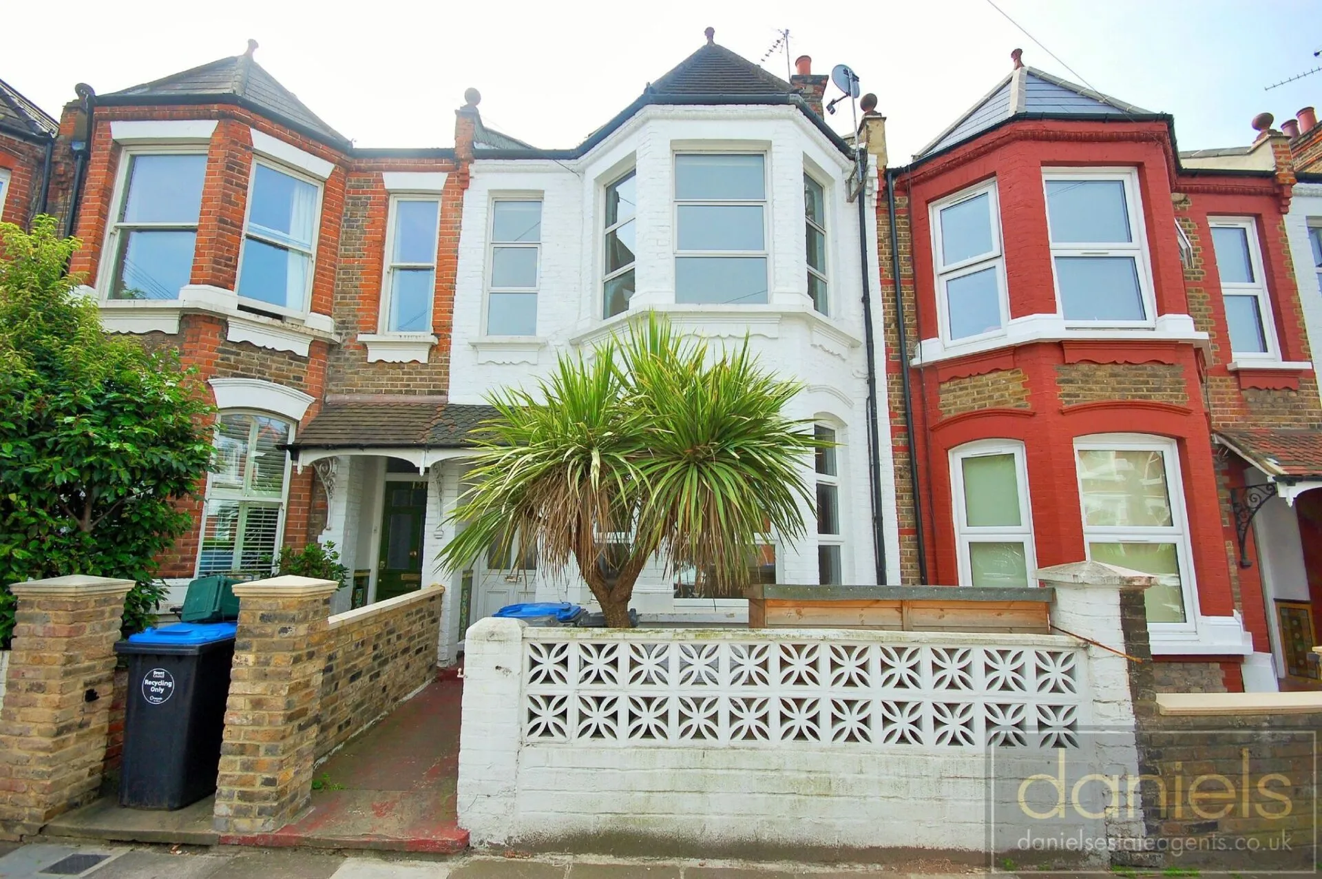 Flat Bathurst Gardens in Greater London