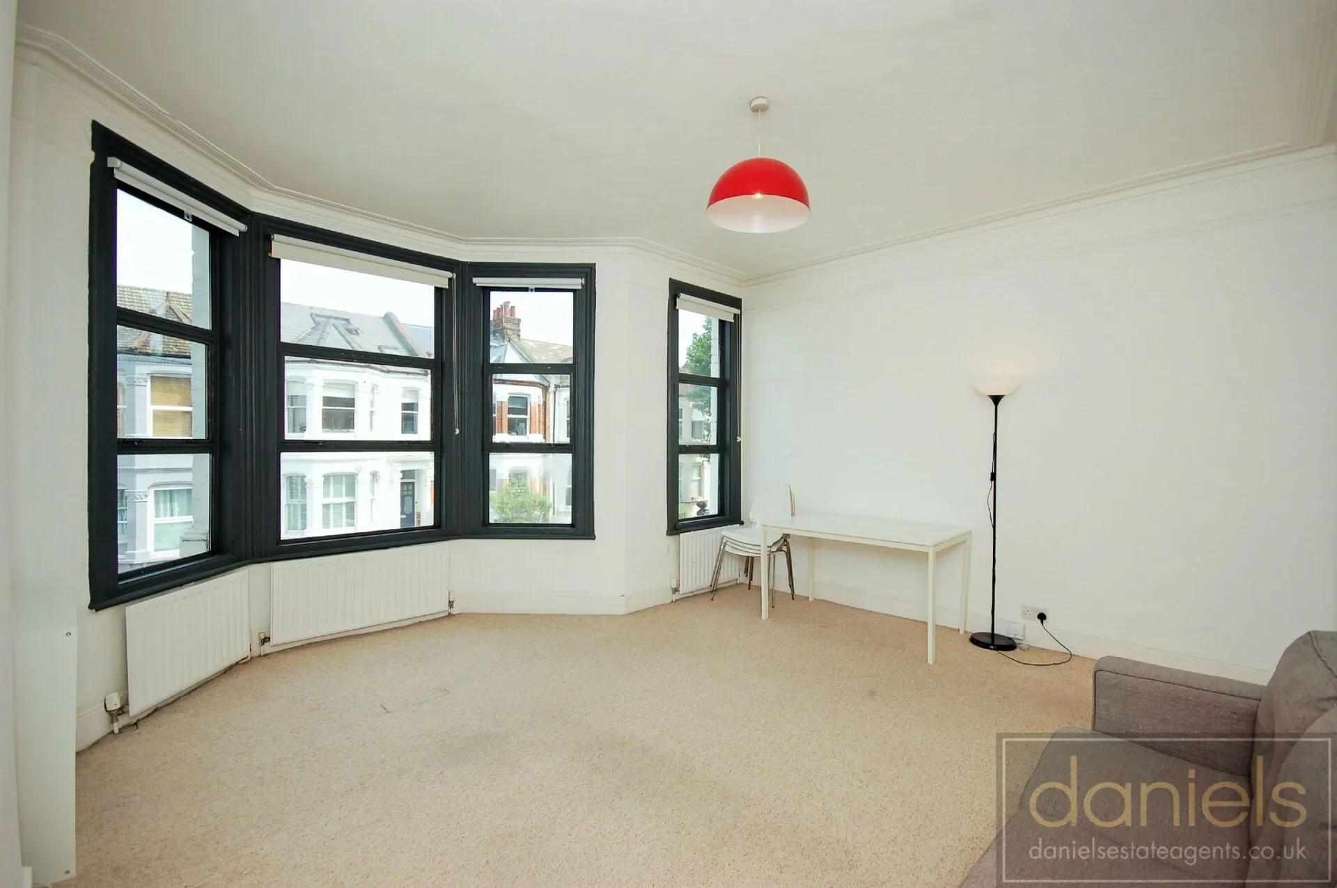 Flat Bathurst Gardens in Greater London