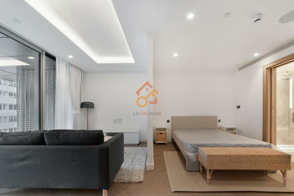 Flat Minories in London