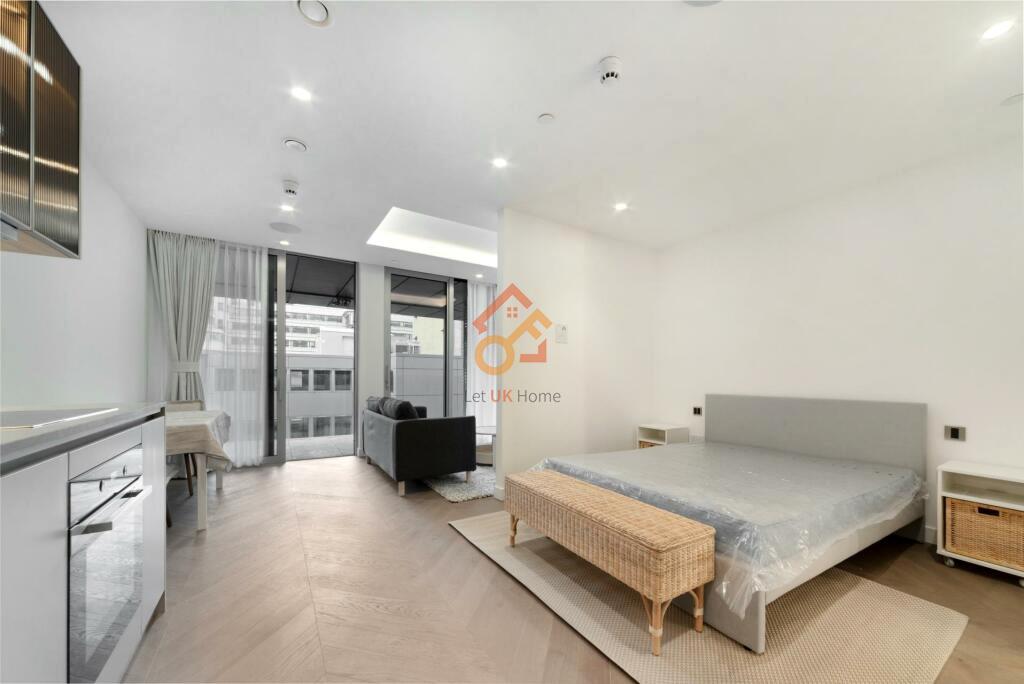 Flat Minories in London