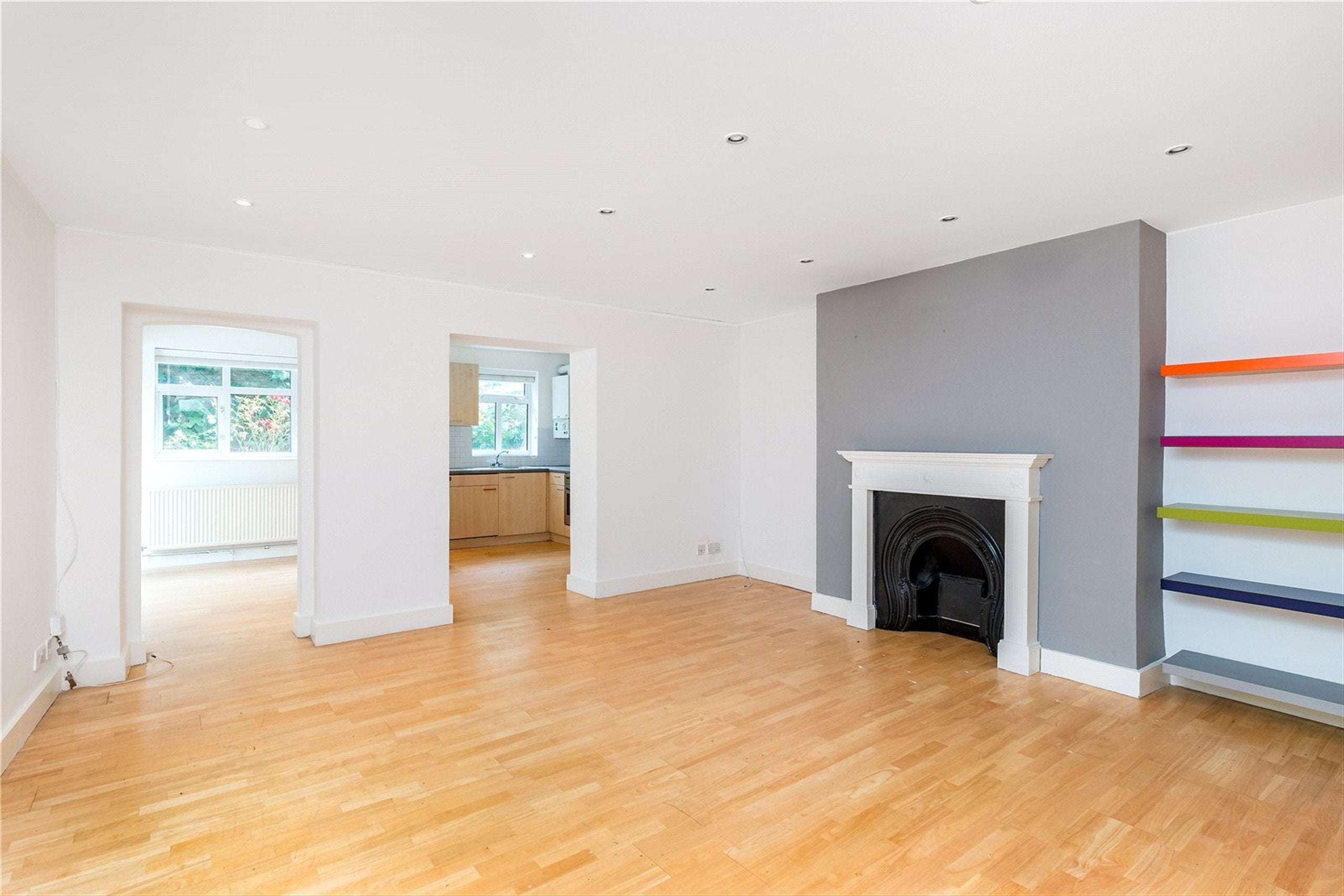 Flat Oakley Road in Greater London