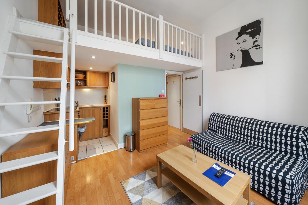 Flat Fairholme Road in Greater London
