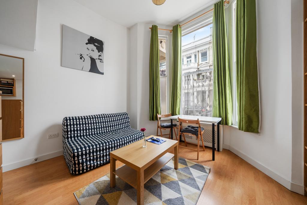 Flat Fairholme Road in Greater London