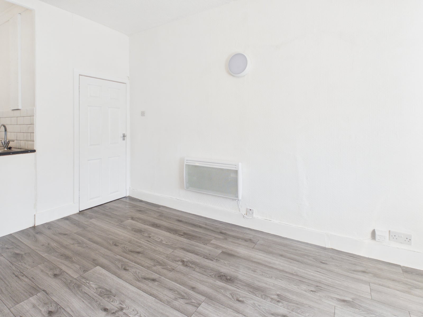 Flat Broomlands Street in Paisley