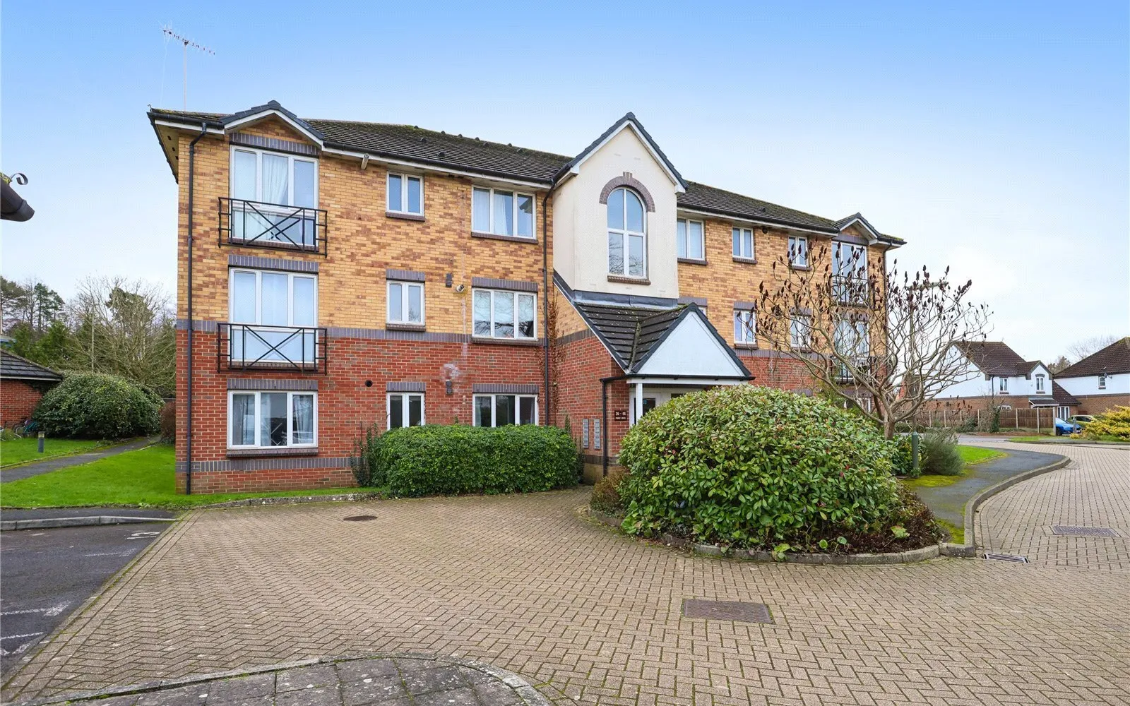 Flat Eyston Drive in Elmbridge