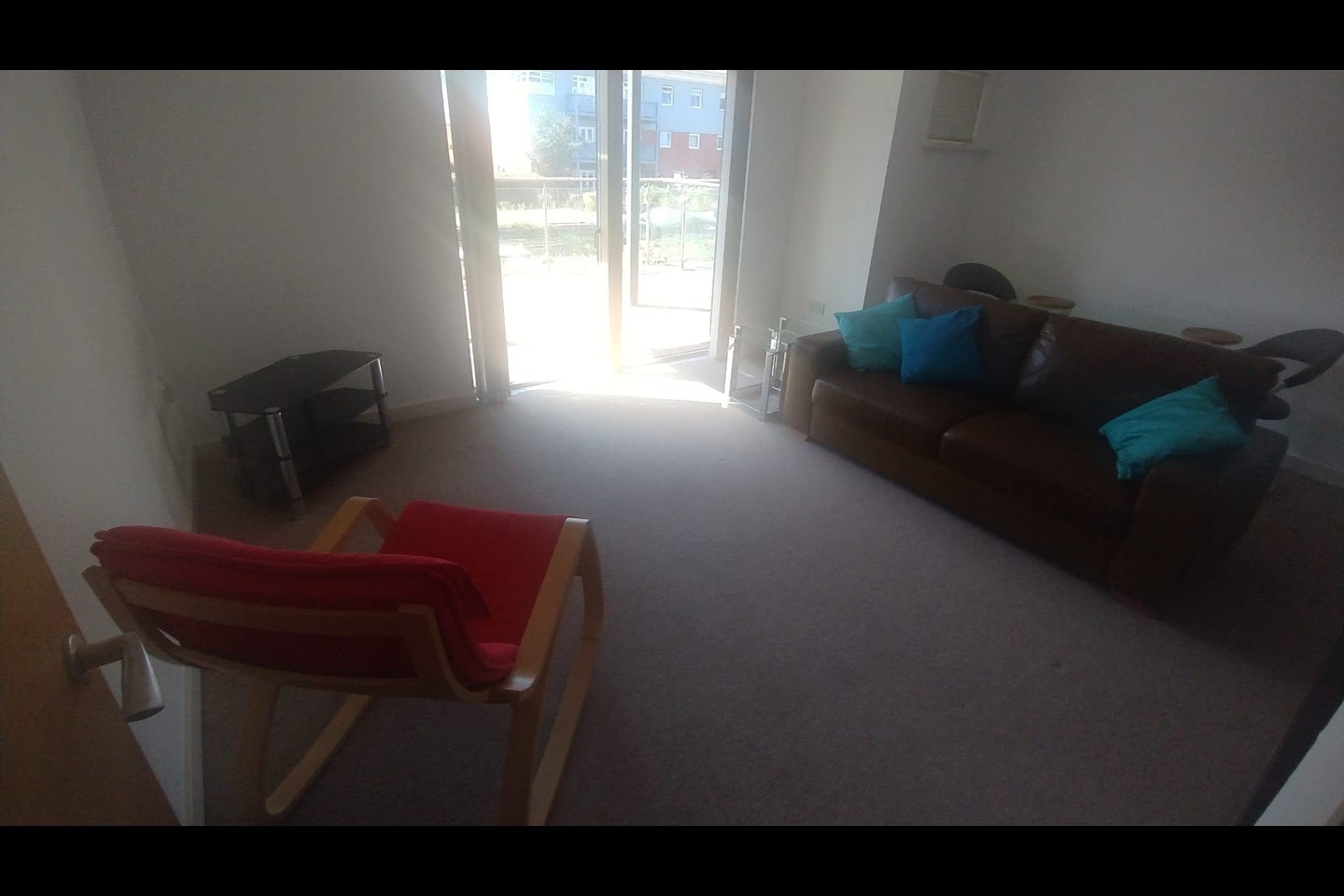 Flat Wraysbury Drive in Greater London