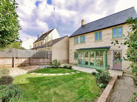 House Clappen Close in Cotswold District