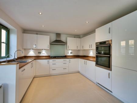House Clappen Close in Cotswold District