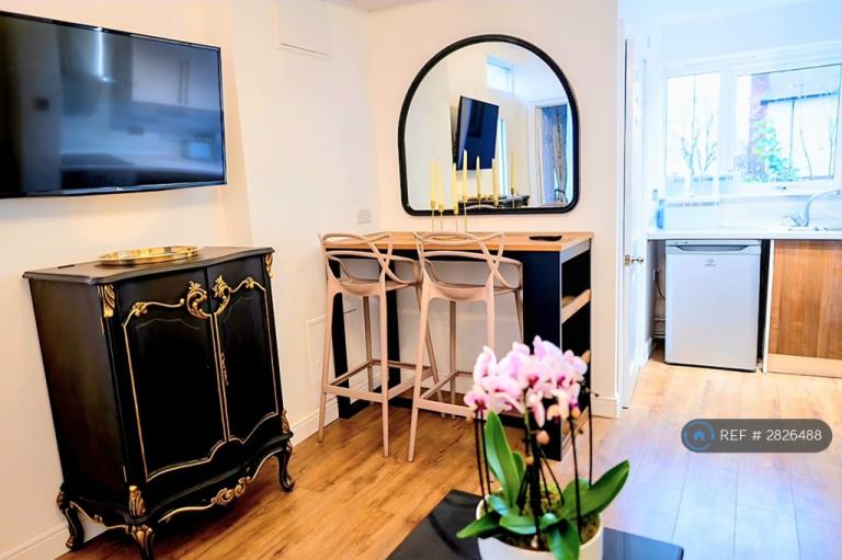 Flat Woodborough Road in Nottingham