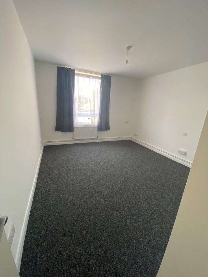 Flat Stroudley Walk in Greater London