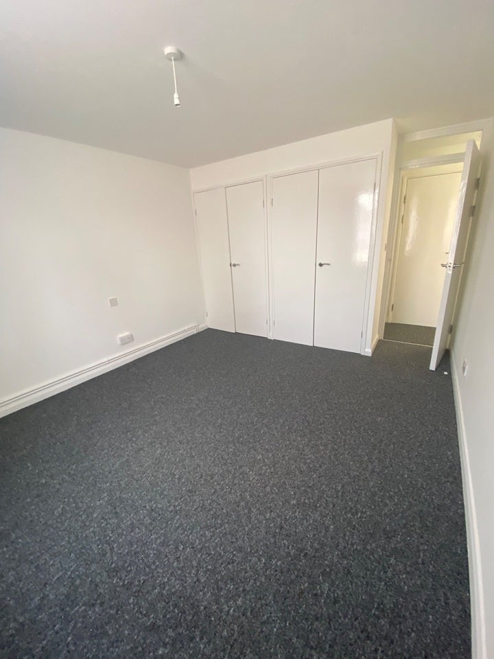 Flat Stroudley Walk in Greater London