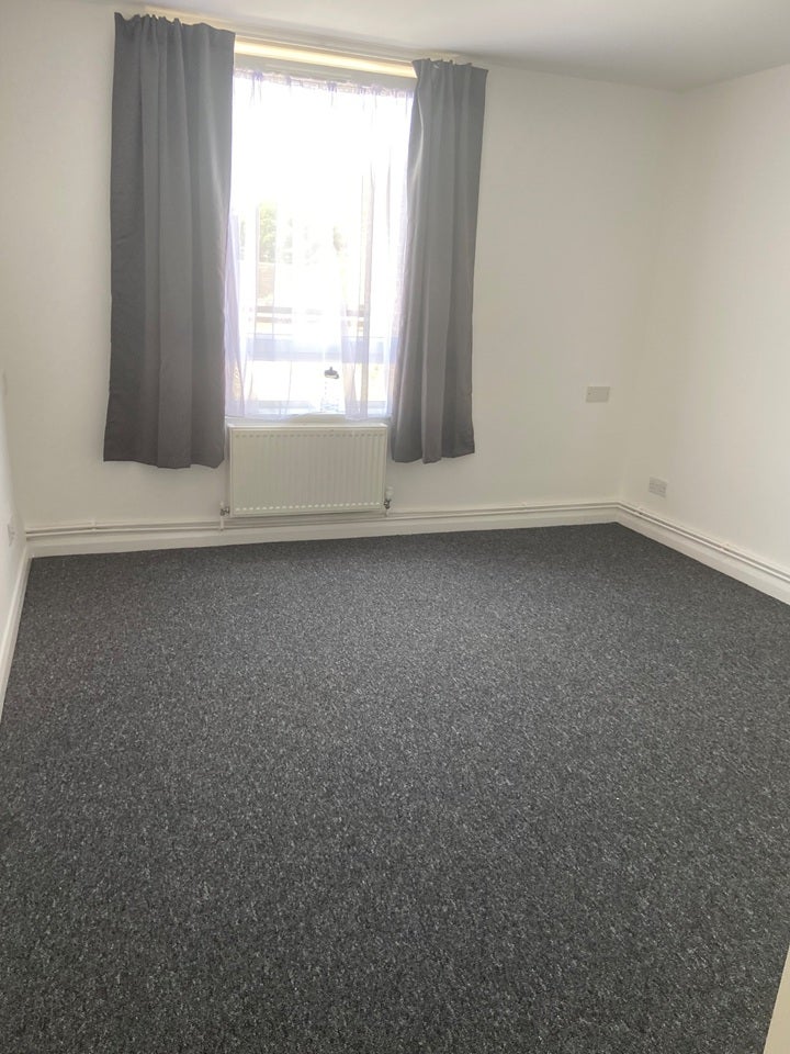 Flat Stroudley Walk in Greater London
