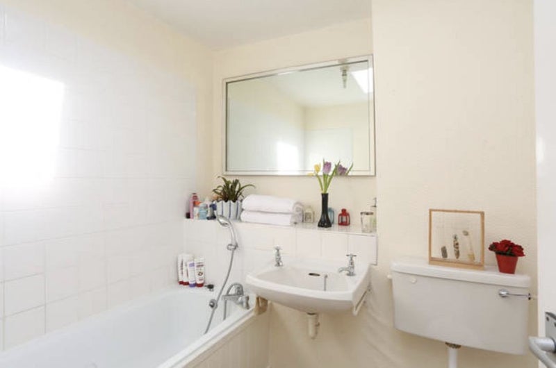Room Upwood Road in Greater London