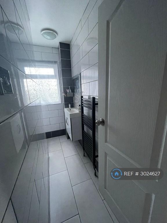 Flat Bellegrove Road in Greater London
