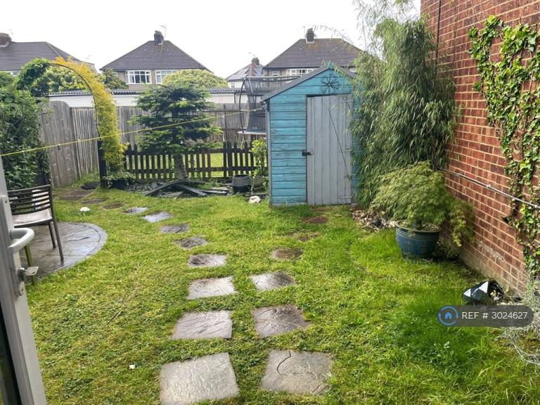 Flat Bellegrove Road in Greater London