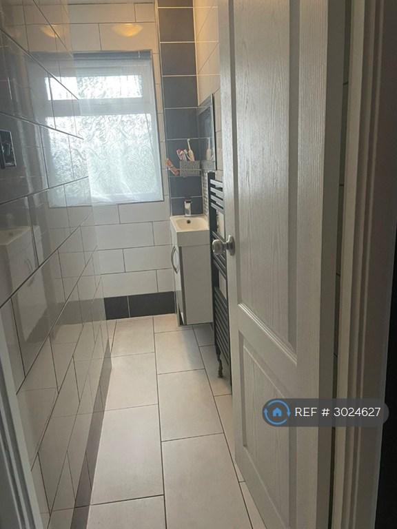 Flat Bellegrove Road in Greater London