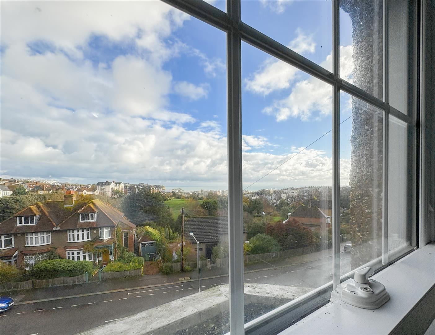 Flat Linton Road in St Leonards