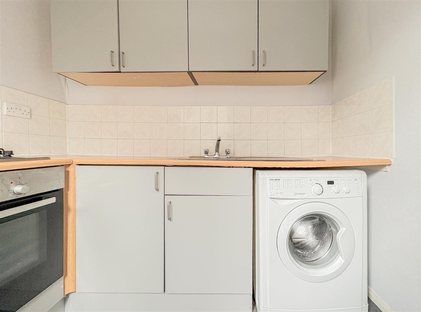 Flat Linton Road in St Leonards