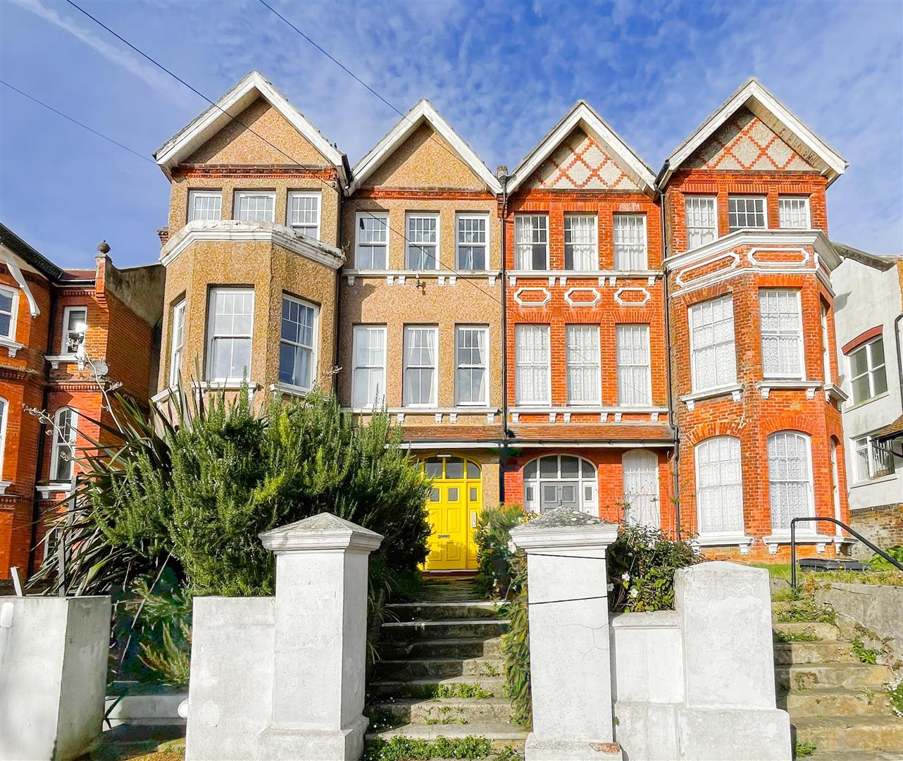 Flat Linton Road in St Leonards