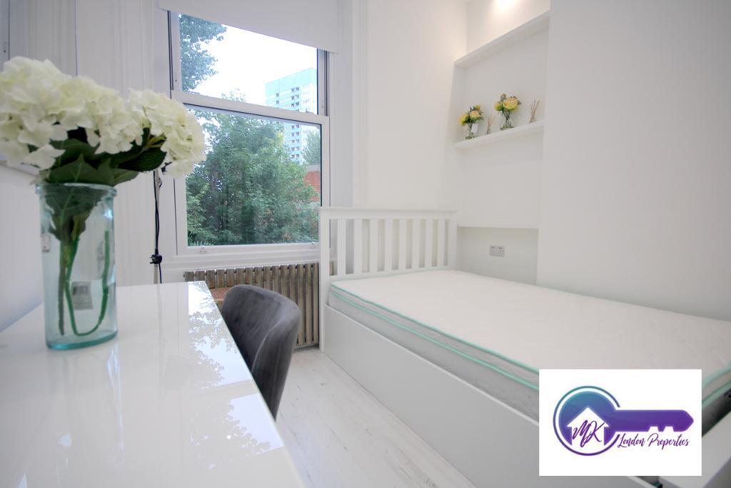 Room Mortimer Crescent in Greater London