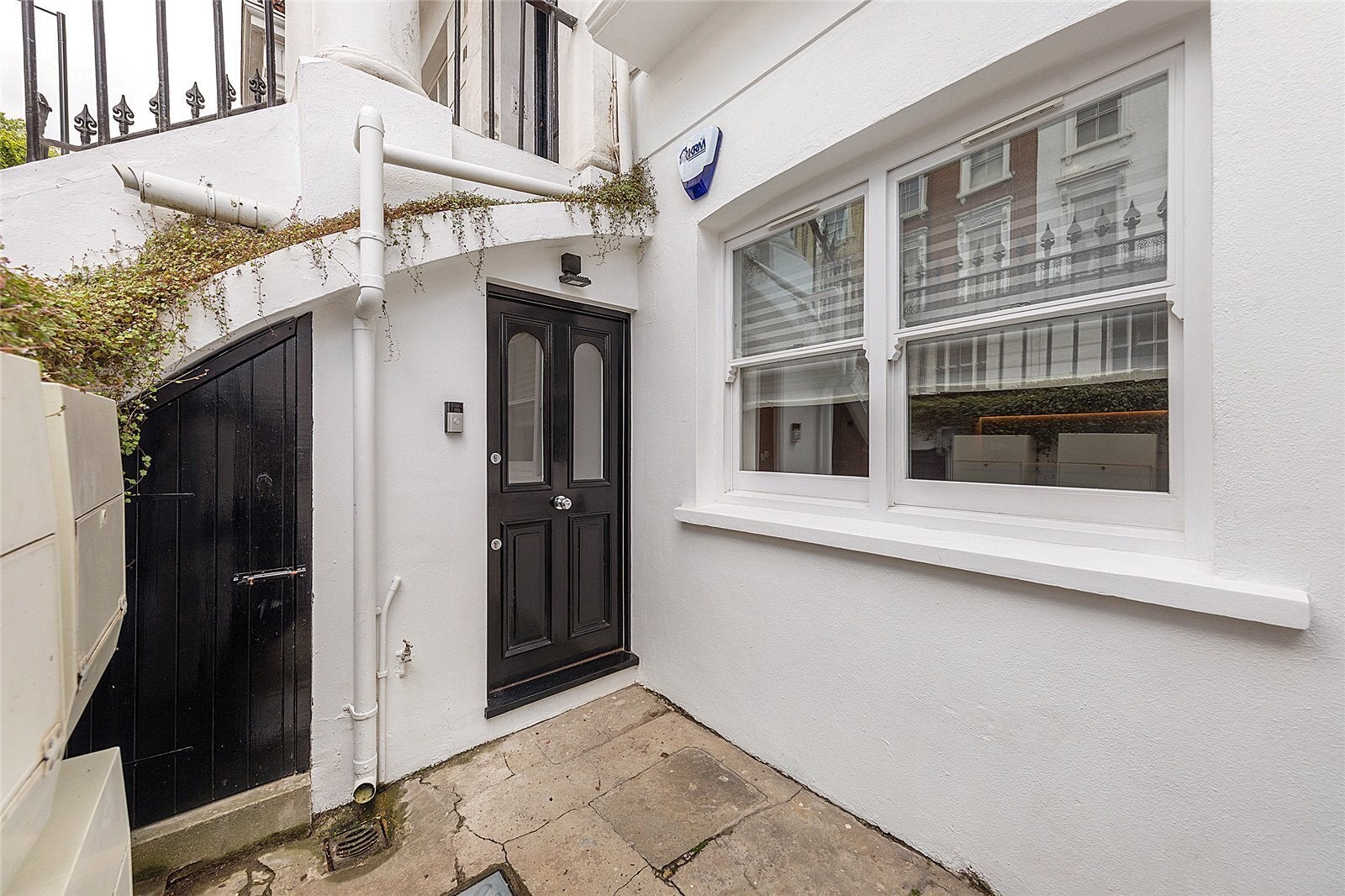 Flat Chepstow Road in City of Westminster